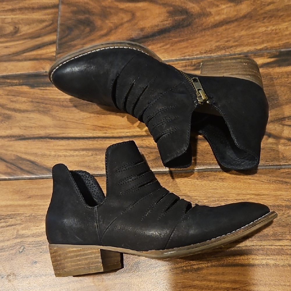 Seychelles Black Ankle Booties with Wooden Heel